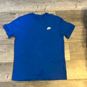 2 Nike Men's Sportswear Club T-Shirt